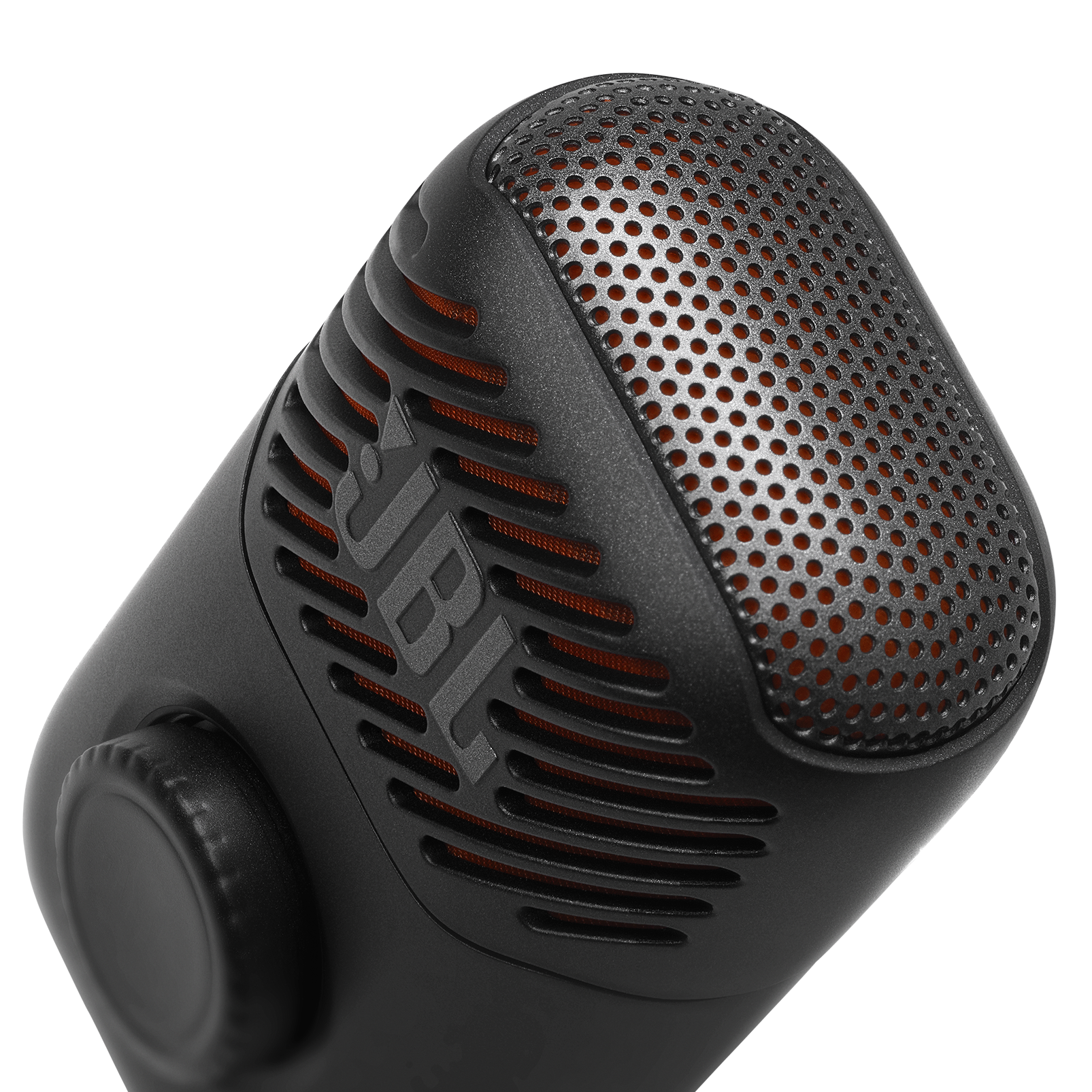 Primer plano de un micrófono JBL negro sobre fondo oscuro.