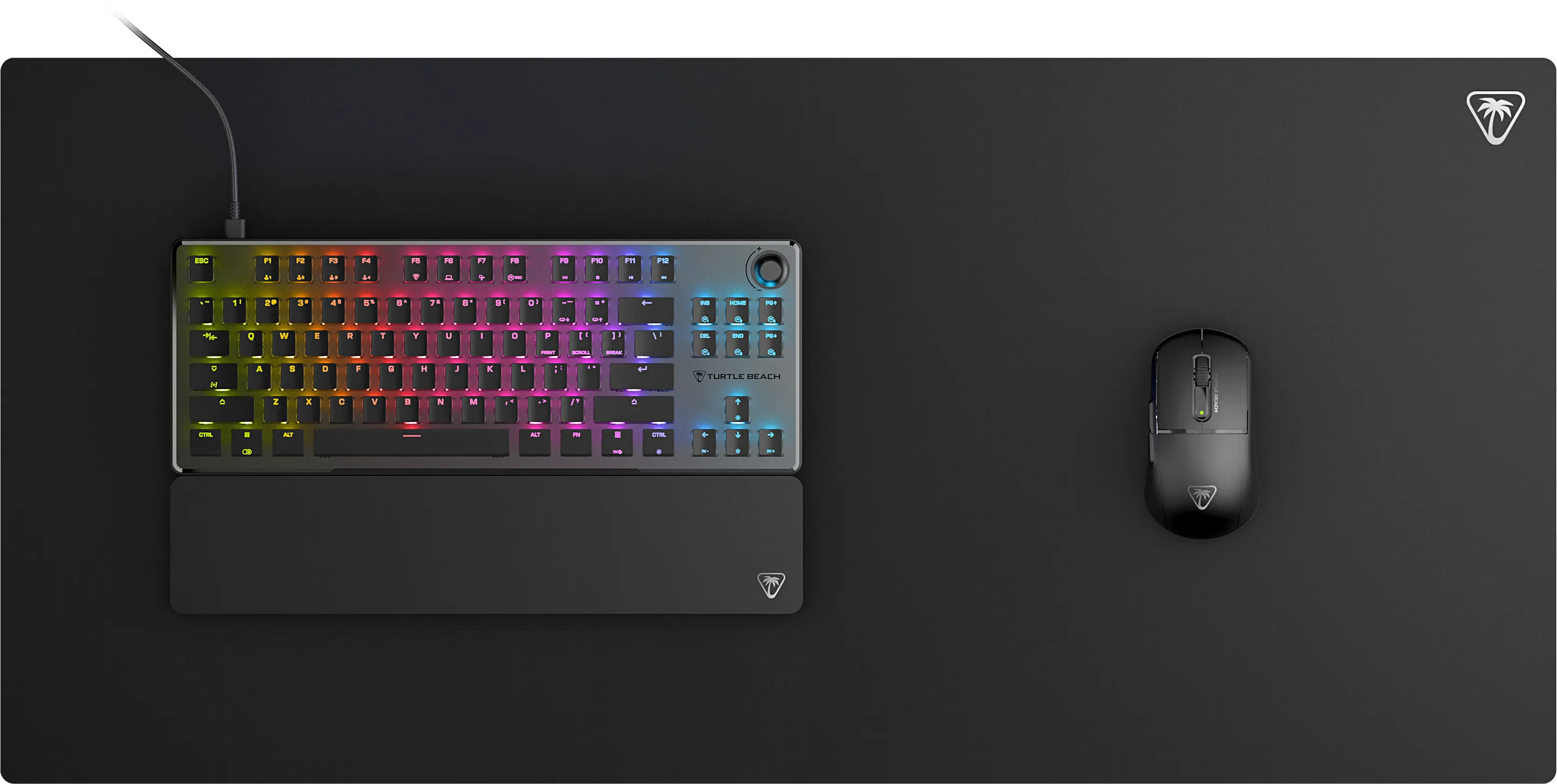 Tappetino da scrivania nero con tastiera meccanica RGB, poggiapolsi e mouse wireless nero.