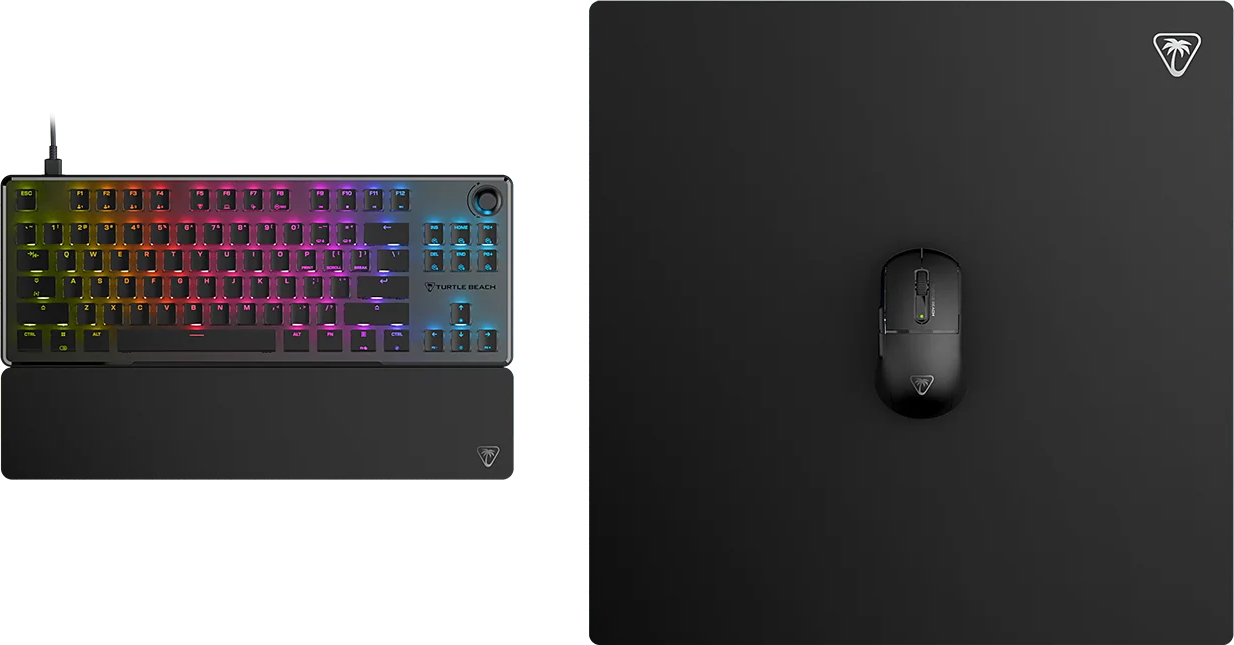Clavier RGB avec repose-poignet à gauche et souris noire sur tapis à droite sur fond noir.