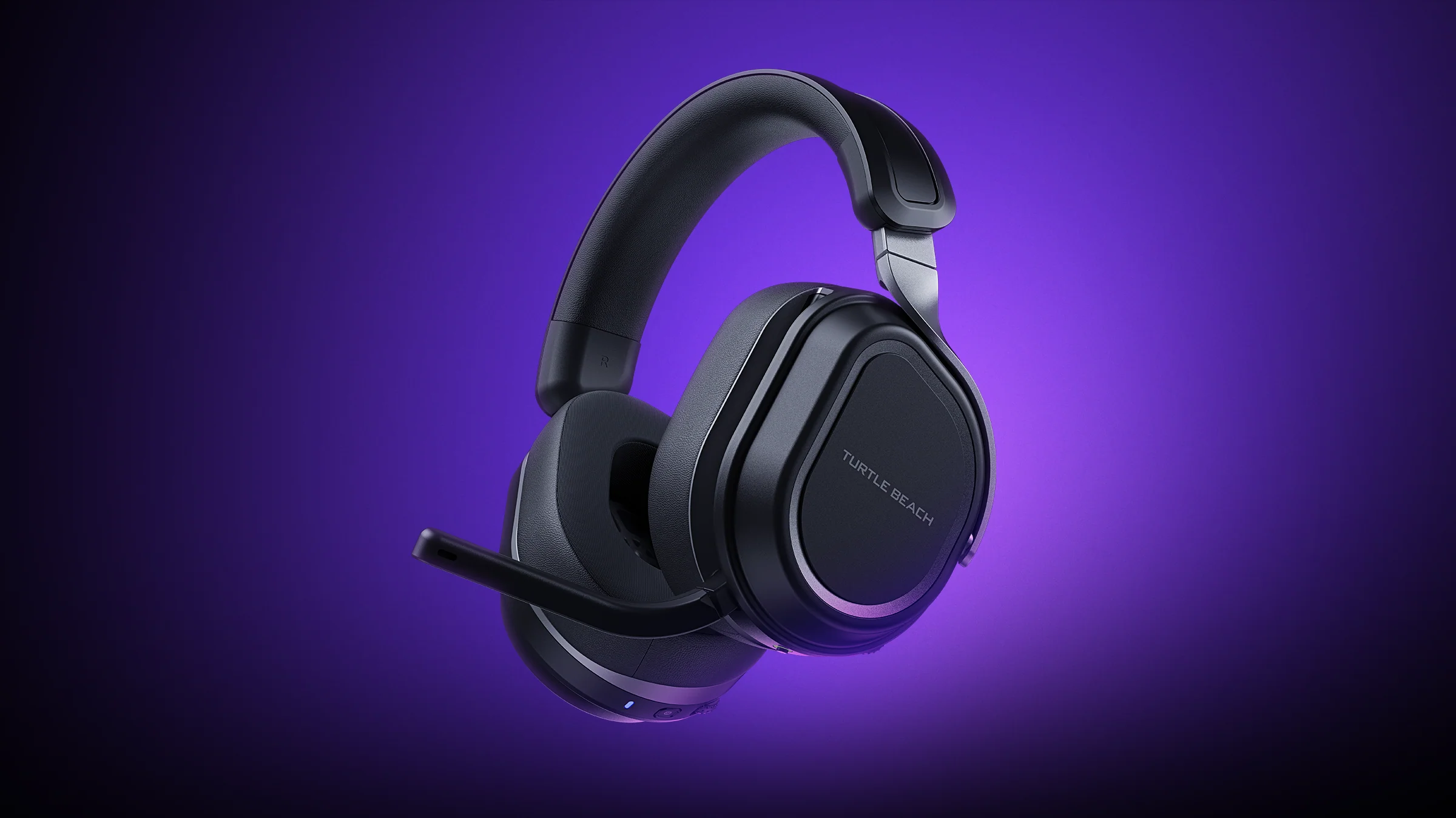 Casque de jeu noir Turtle Beach avec microphone sur fond violet.