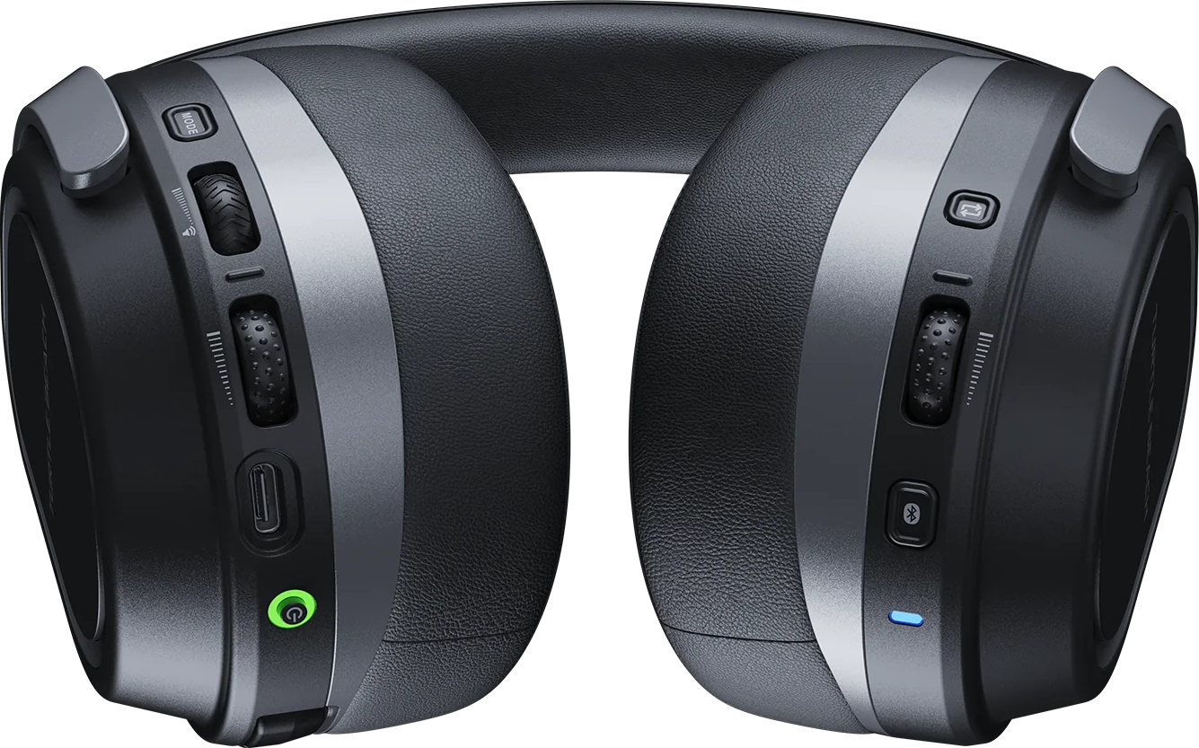 Casque noir avec molettes et ports sur les deux oreillettes sur fond noir.
