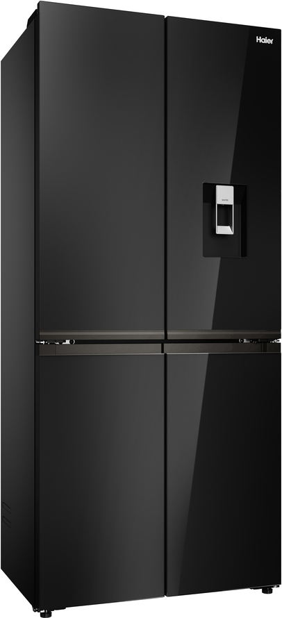 Glänzender schwarzer Haier-Viertürer-Kühlschrank mit Wasserspender.