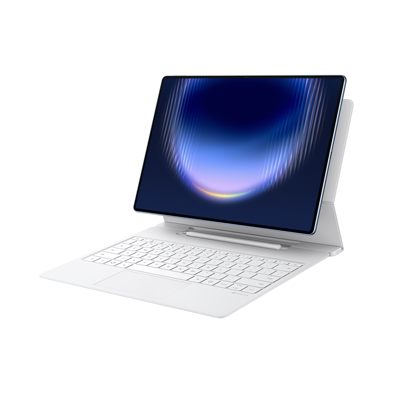 Klavyeli kılıfa sahip beyaz bir tablet, renkli ışıklı mavi bir ekran gösteriyor.