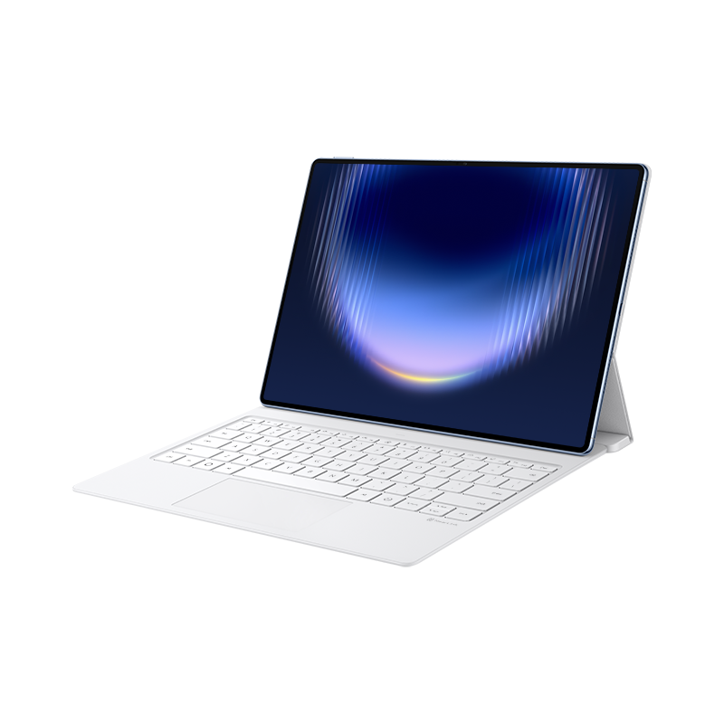 Klavyeli kılıfa sahip beyaz bir tablet, siyah arka planda mavi bir ekran gösteriyor.