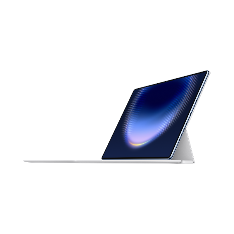 Siyah arka plan önünde düz bir yüzeyde mavi ekranlı gümüş renkli tablet.