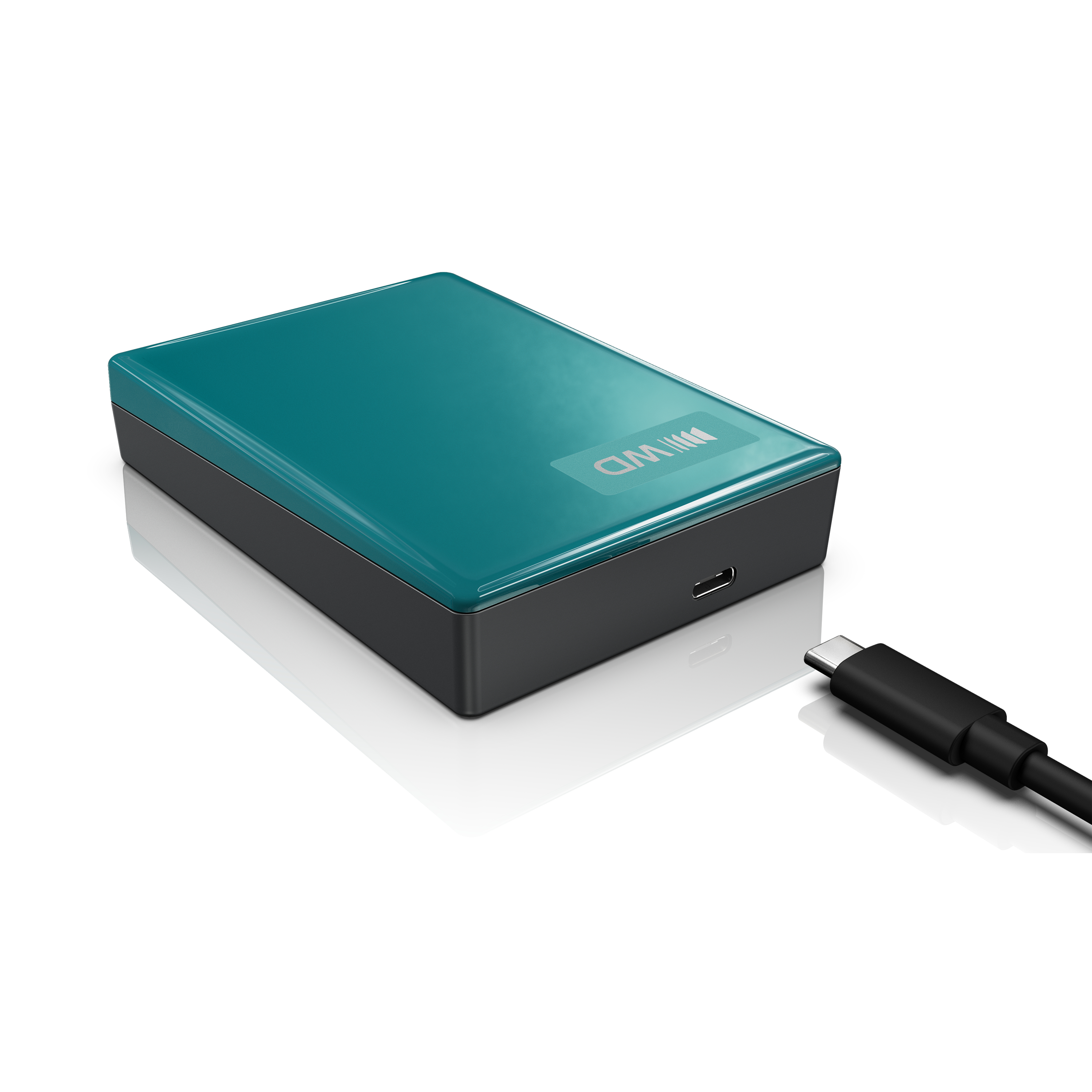 Eine türkis-schwarze externe Festplatte liegt auf weißem Grund, daneben ein USB-C-Kabel.