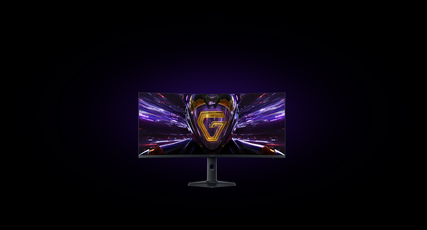 Un monitor de juegos curvo muestra una imagen futurista con una figura robótica sobre un fondo negro.