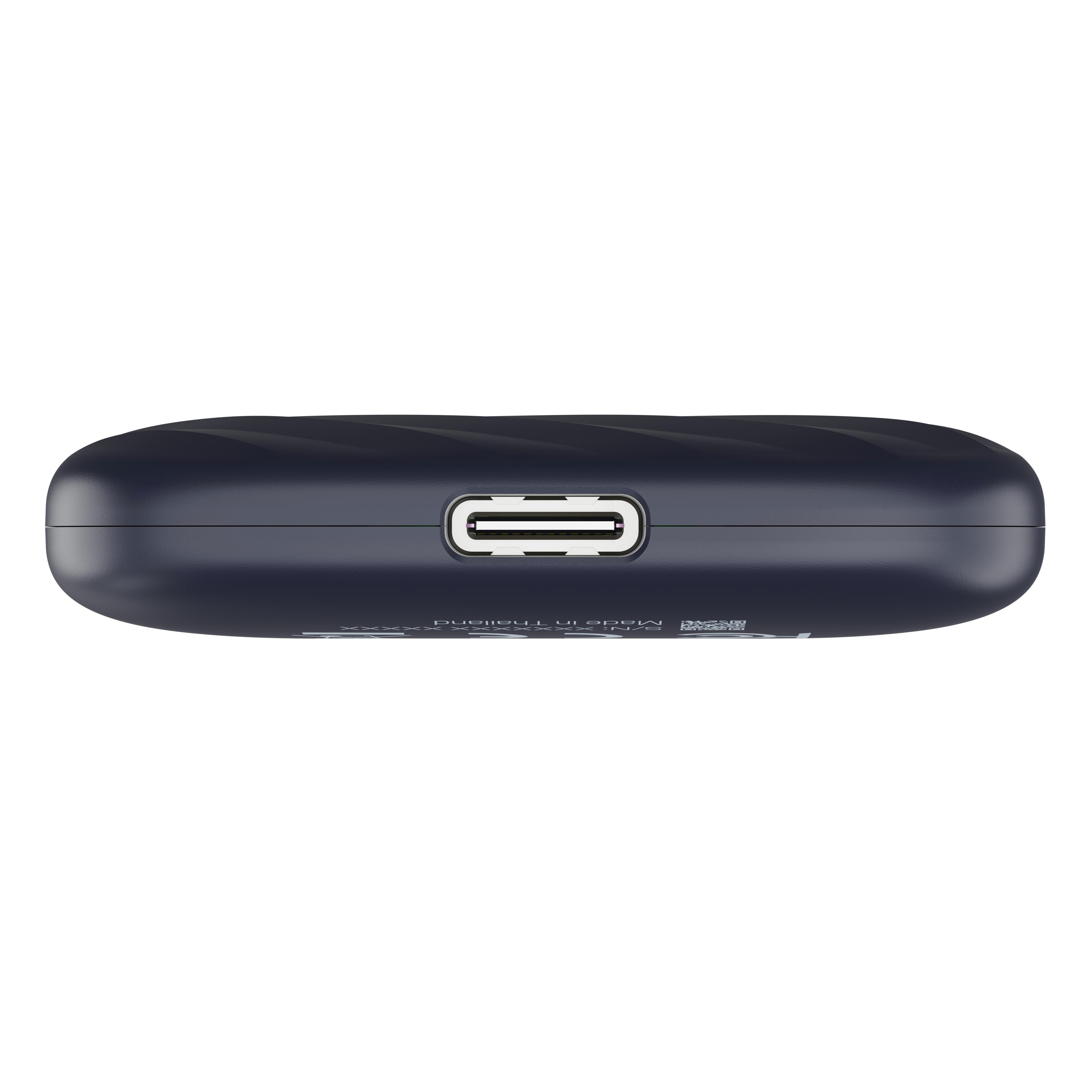 Unterseite eines dunkelblauen Geräts mit zentralem USB-C-Anschluss und weißer Aufschrift.