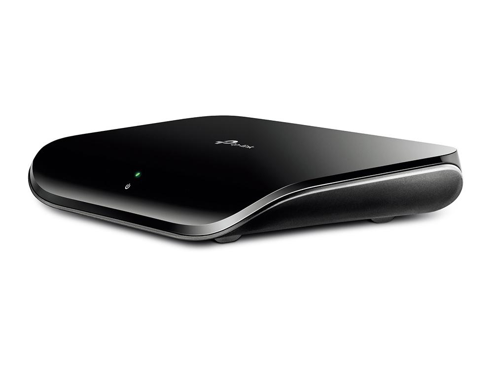 Ein glänzender schwarzer WLAN-Router mit einer kleinen grünen Statusleuchte auf der Oberseite vor weißem Hintergrund.