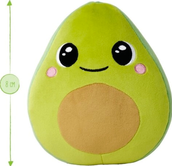 Ein niedliches, grünes Avocado-Plüschtier mit großen schwarzen Augen und einem runden braunen Kern auf weißem Hintergrund.