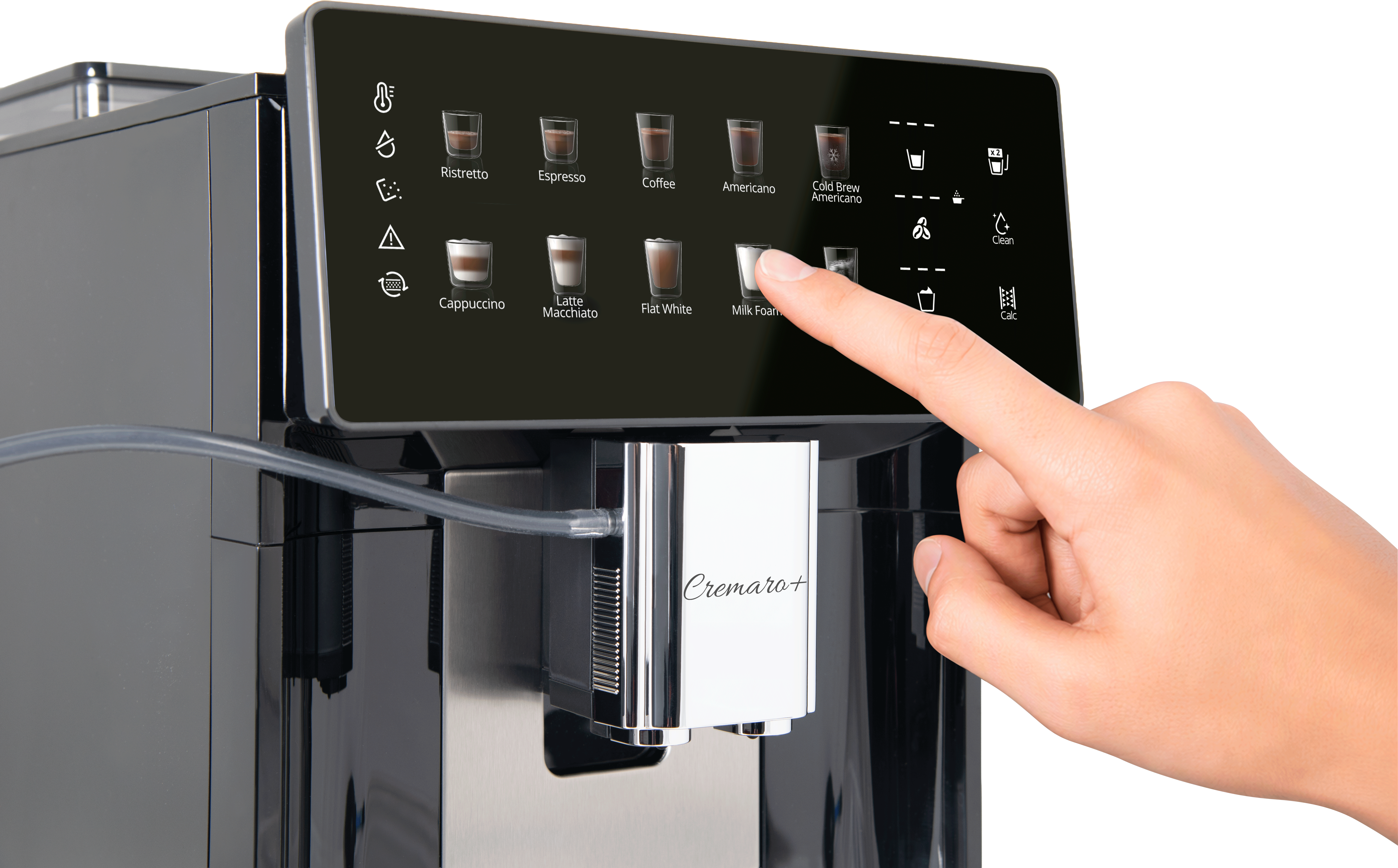 Eine Hand tippt auf den Touchscreen eines schwarzen Cremaro+ Kaffeevollautomaten.