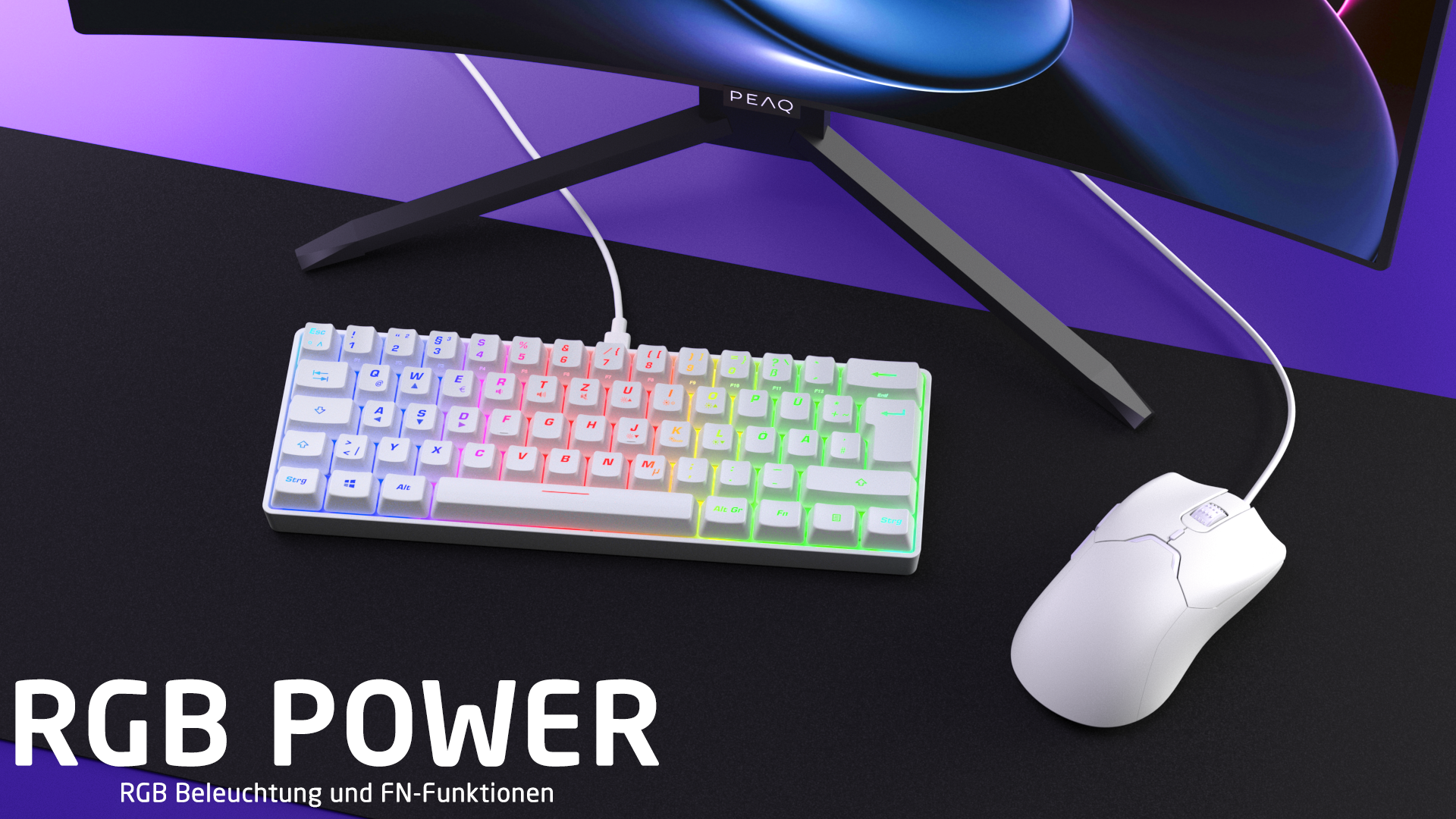 Eine weiße RGB-Tastatur und eine weiße Maus auf einem schwarzen Mauspad vor einem Monitor.