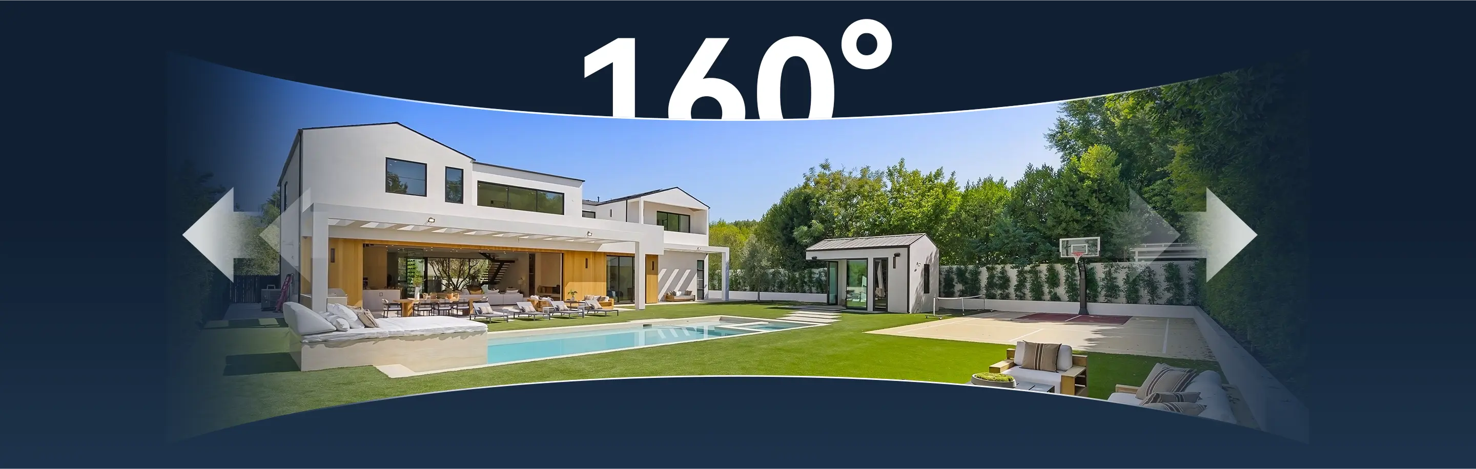 Egy modern villa 160 fokos panorámája medencével, kerttel és kosárlabdapályával.