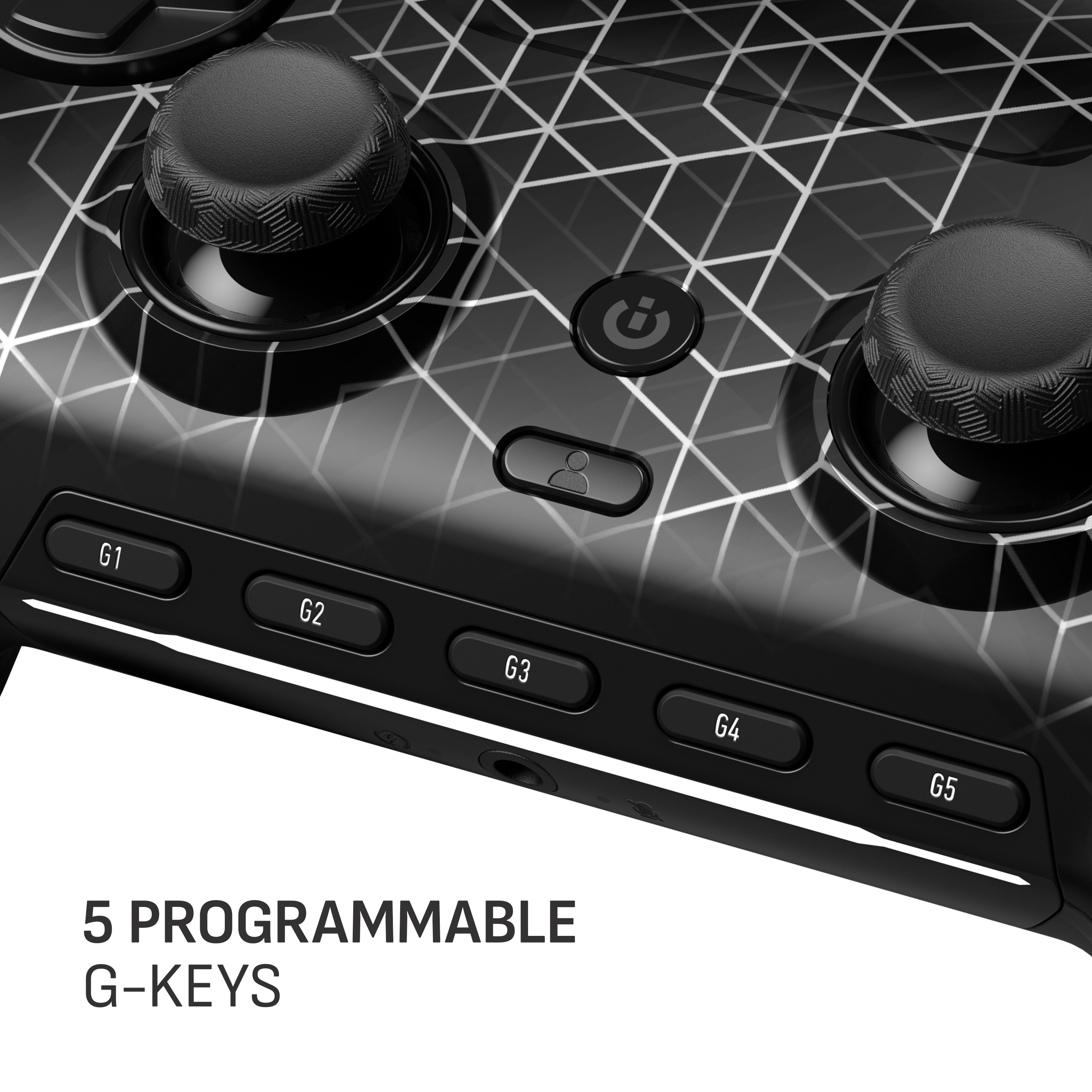 Nahaufnahme eines schwarzen Controllers mit geometrischem Muster, zwei Joysticks und fünf programmierbaren G-Tasten.