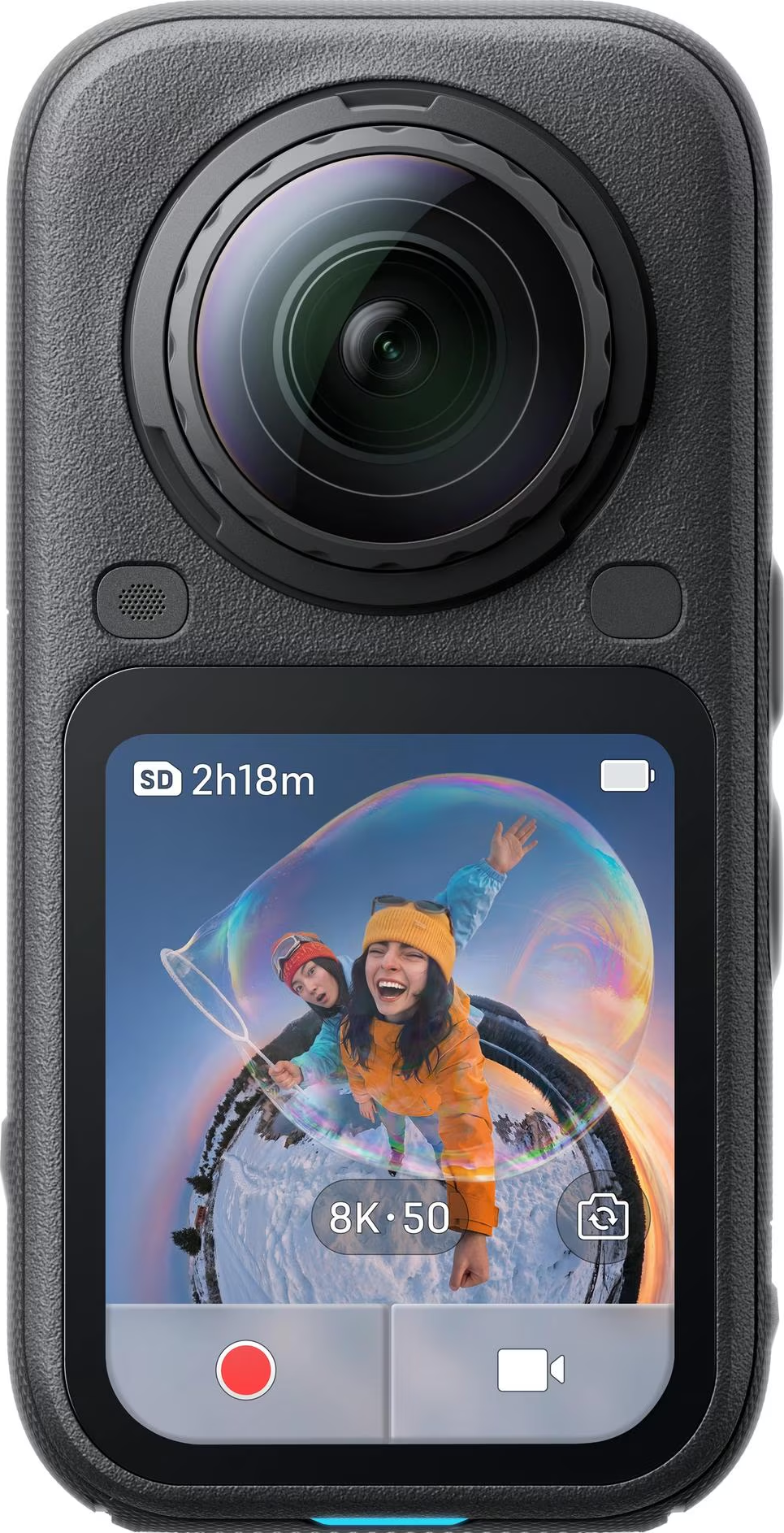 Action cam nera con obiettivo grande e display che mostra due donne all'interno di una bolla di sapone nella neve.