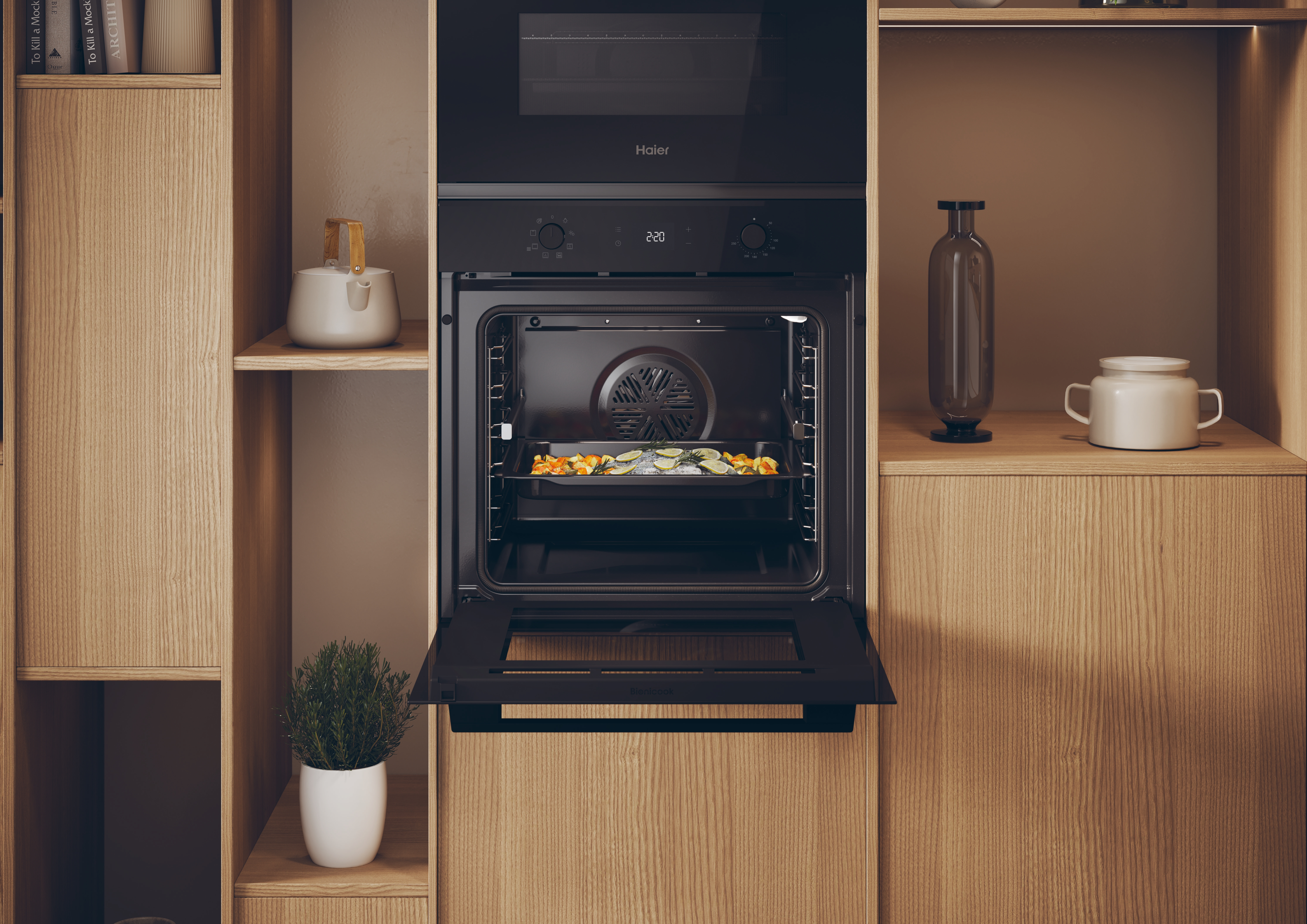 Horno negro abierto empotrado en cocina de madera con bandeja y comida, rodeado de estantes con decoracion.