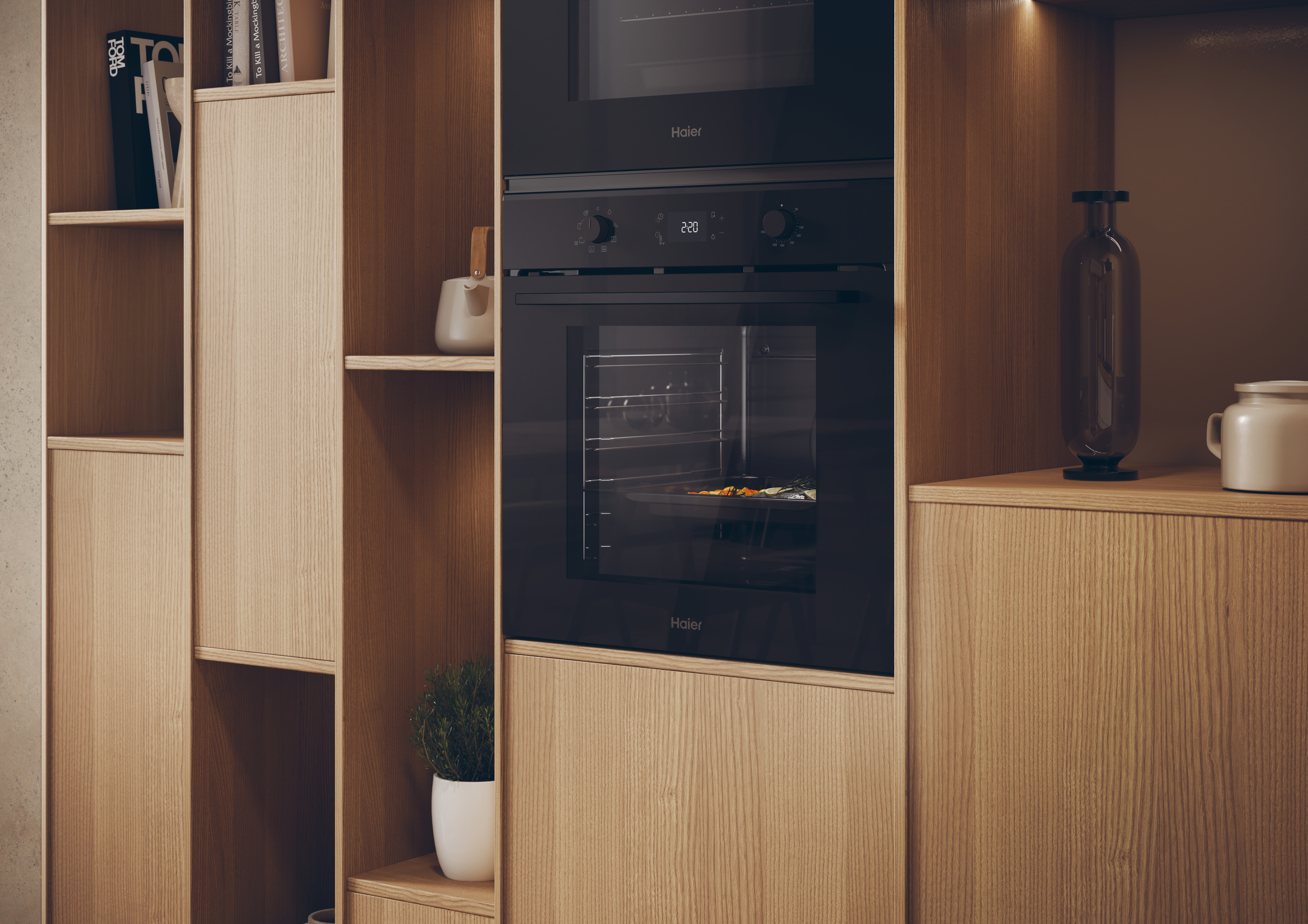 Modernos hornos empotrados negros Haier en mueble de madera con estantes, decoración y plantas.