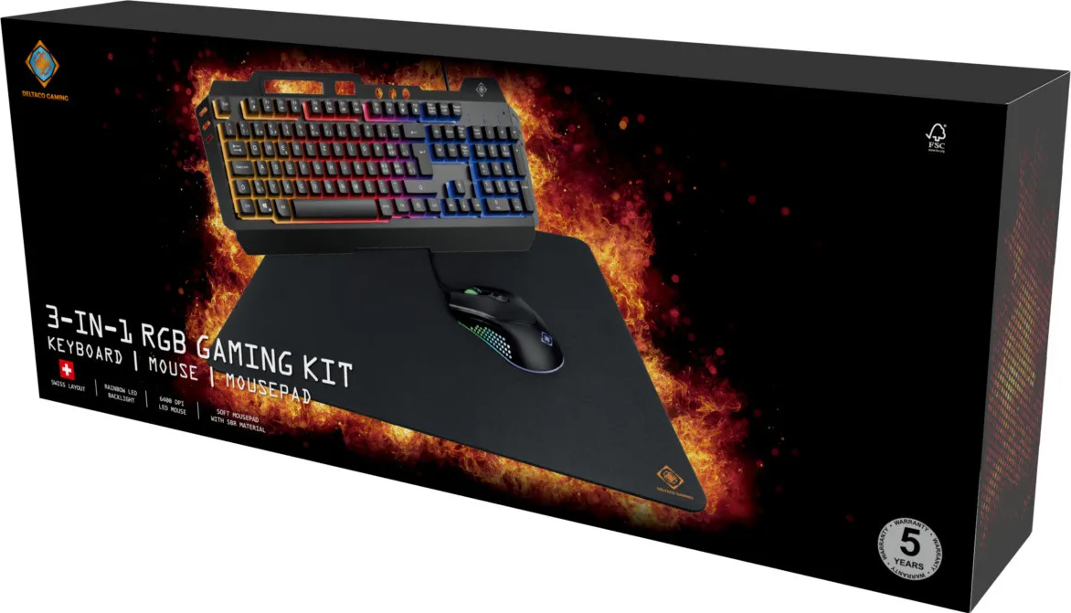 Boîte de kit de jeu noire avec clavier RVB, souris et tapis sur fond de feu.