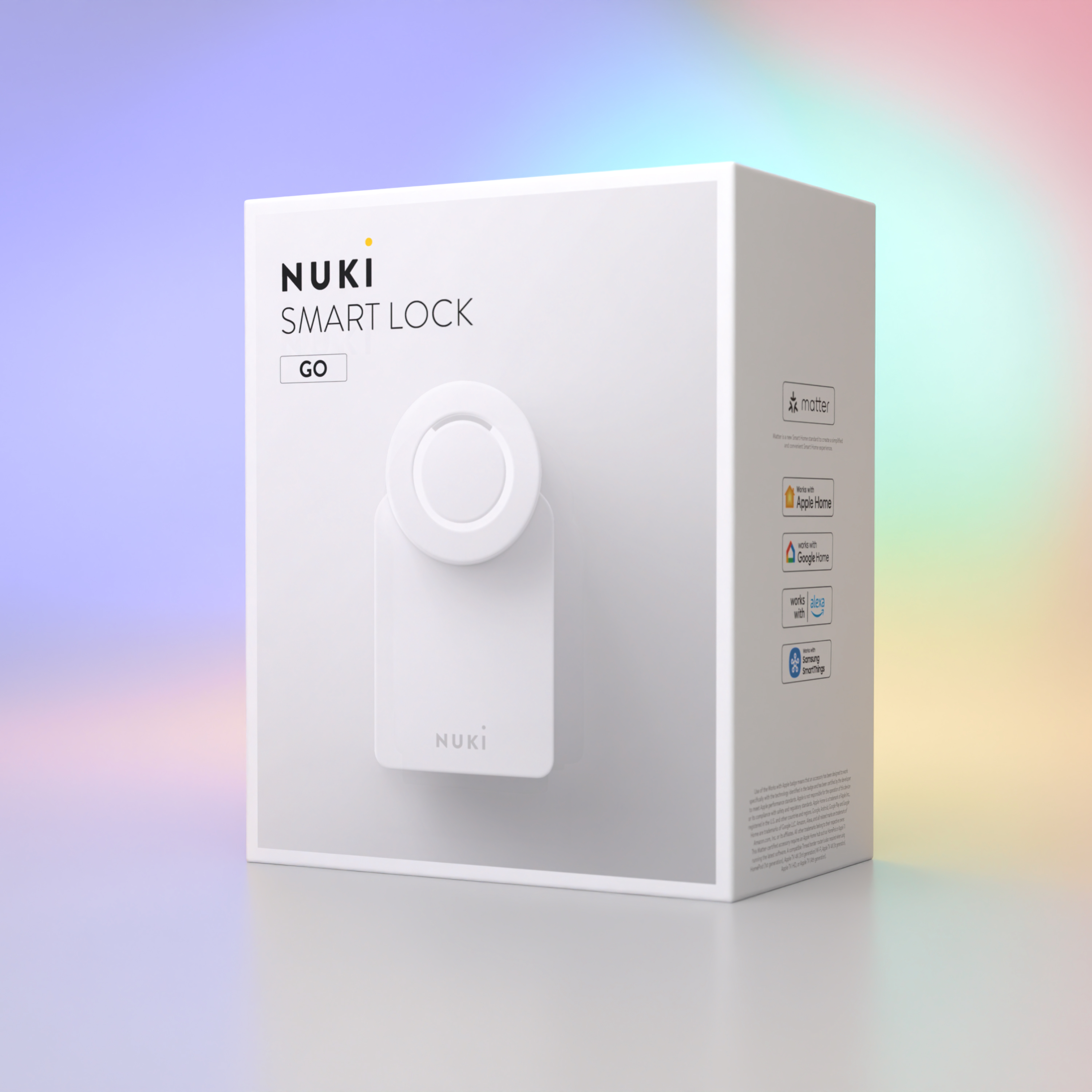 Weiße Nuki Smart Lock Go Verpackung vor einem farbigen Hintergrund.