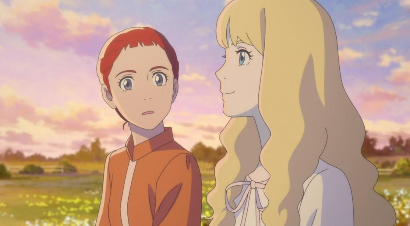 Zwei Anime-Figuren im Freien vor einer bewölkten Abendlandschaft.