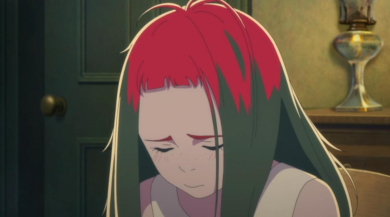 Ein junges Mädchen mit langem grünem Haar und einem roten Pony blickt traurig nach unten vor einer Holztür.