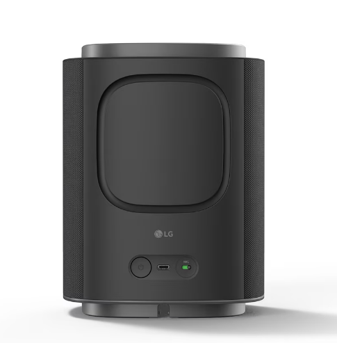 Güç düğmesi, USB-C bağlantı noktası ve NFC anahtarına sahip siyah bir LG hoparlörün arkası.