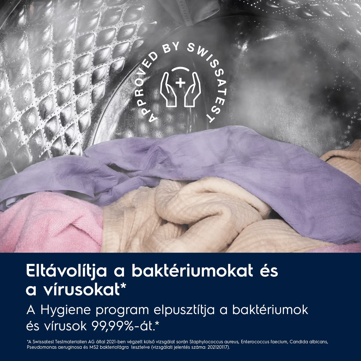 Mosógép dob színes ruhákkal, gőzzel és szöveggel, amely eltávolítja a baktériumok és vírusok 99,99%-át.