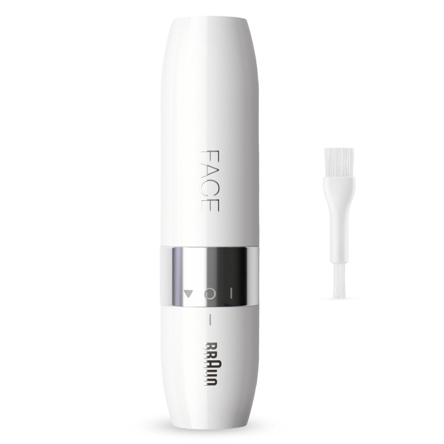 Una depiladora facial Braun blanca con banda plateada y un pequeño cepillo de limpieza al lado sobre fondo blanco.