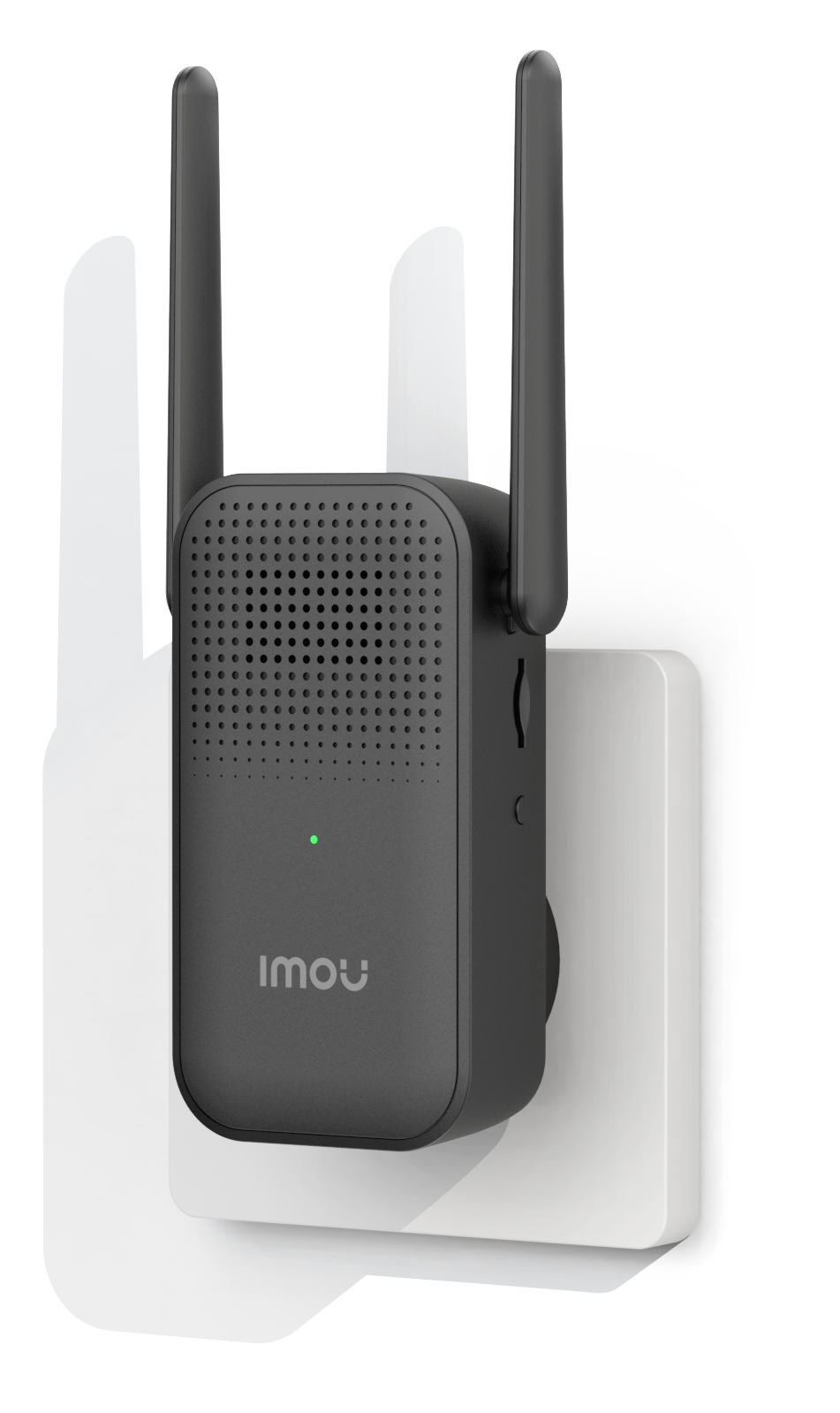 Egy fekete Imou Wi-Fi jelerősítő két antennával egy fehér fali aljzatba van dugva.