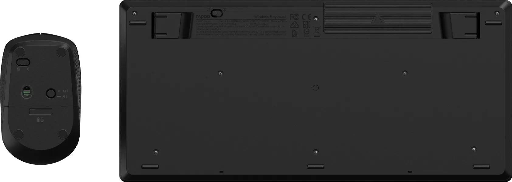 Dessous d'un clavier sans fil noir et d'une souris d'ordinateur.