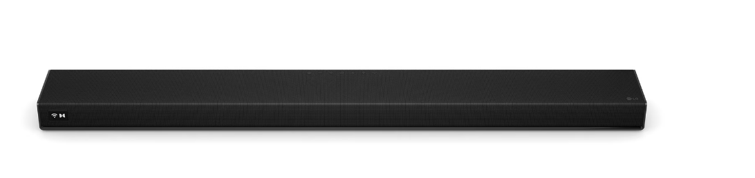 Beyaz arka planda örgü ızgaralı uzun, siyah, dikdörtgen bir soundbar.
