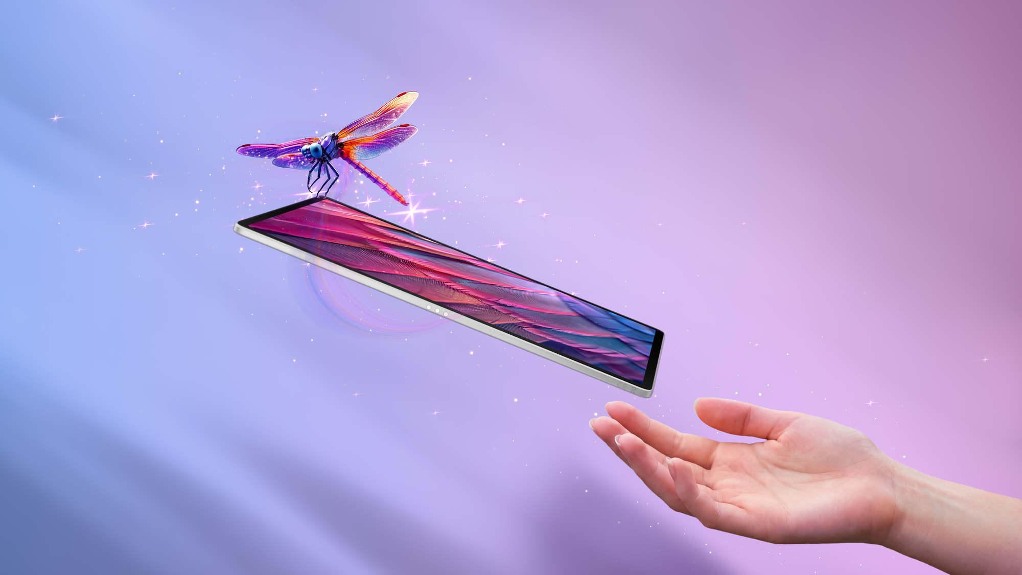 Eine Hand greift nach einem schwebenden Tablet mit einer leuchtenden Libelle und magischen Sternen vor rosa Hintergrund.