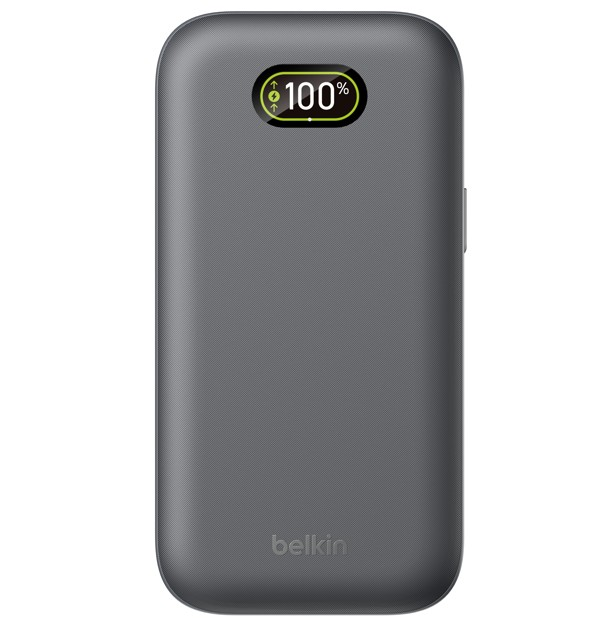%100 pili gösteren dijital ekranlı gri Belkin taşınabilir şarj cihazı.