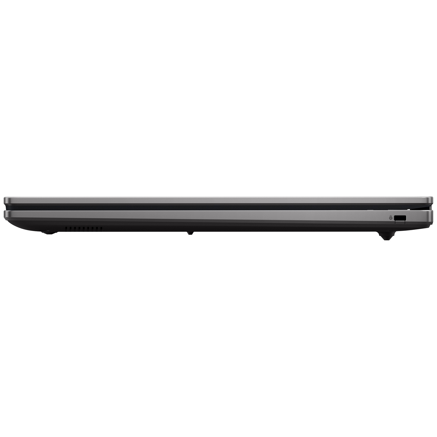 Zijaanzicht van een gesloten grijze laptop met poorten en rubberen voetjes tegen een witte achtergrond.