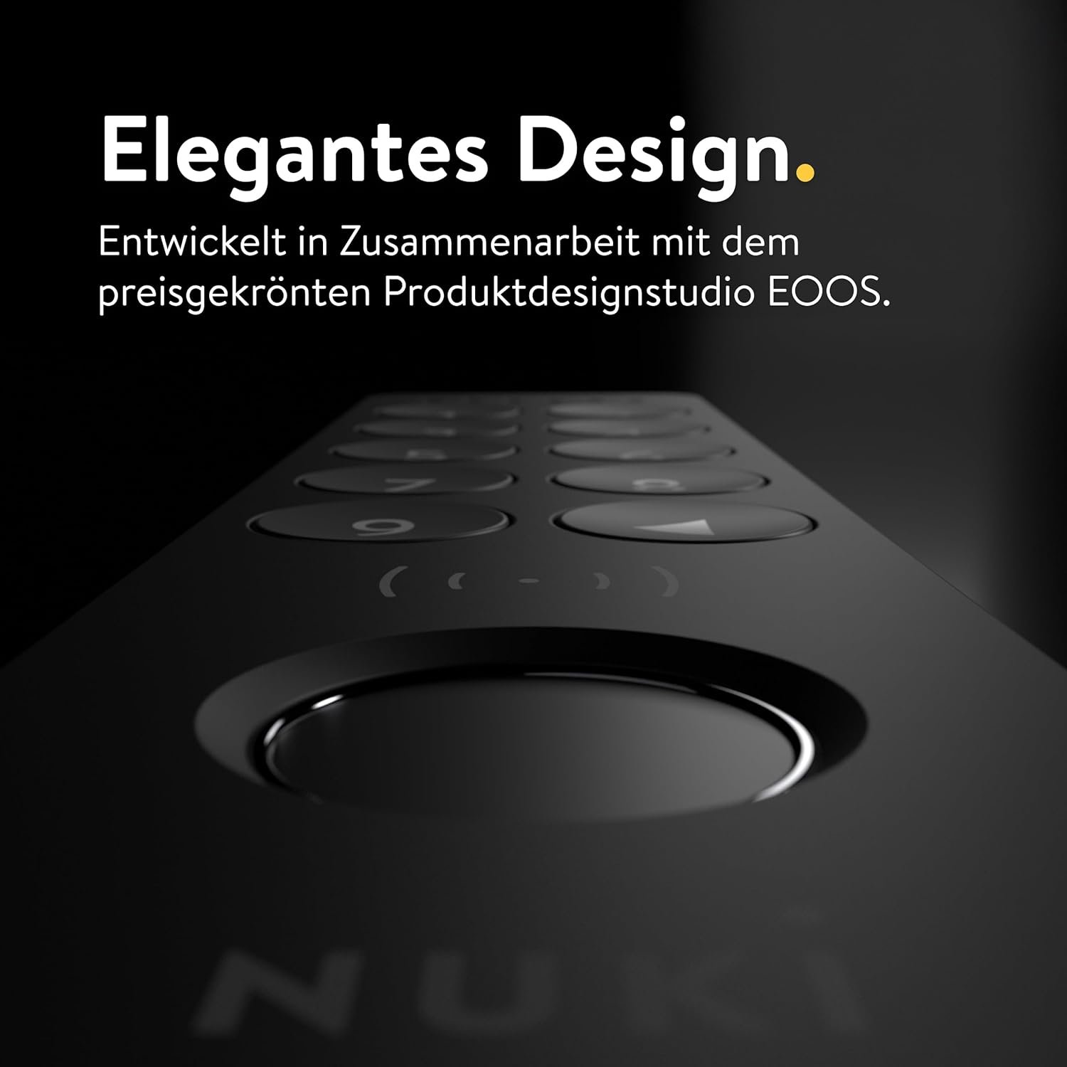 Primo piano di un elegante dispositivo nero con pulsanti e testo in tedesco.