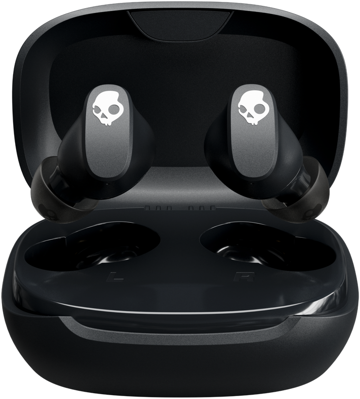 Fekete Skullcandy vezeték nélküli fülhallgató nyitott töltőtokban, fehér koponya logóval.