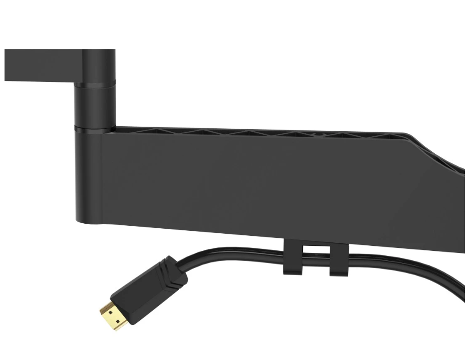 Ein schwarzes HDMI-Kabel mit goldenem Stecker verläuft unter einem Monitorarm auf weißem Hintergrund.