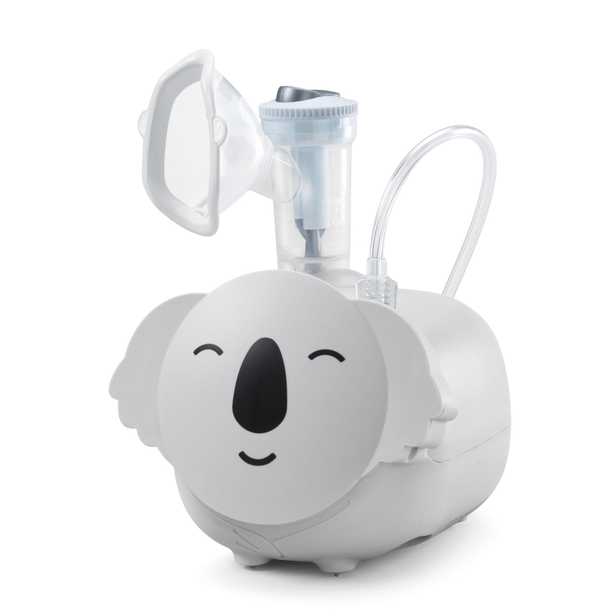 Biały inhalator medyczny w uroczym kształcie koali z maską i przezroczystą rurką na białym tle.
