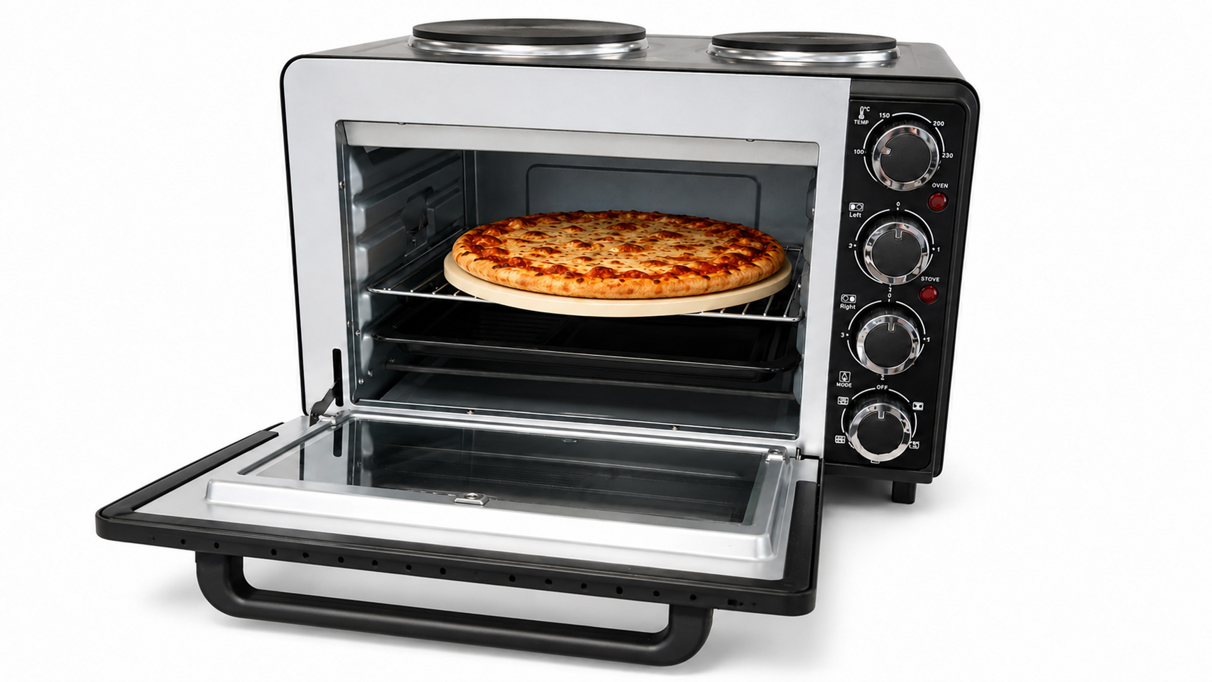 Ein silberner Kompaktbackofen mit zwei Herdplatten oben und einer gebackenen Pizza auf einem Pizzastein innen.