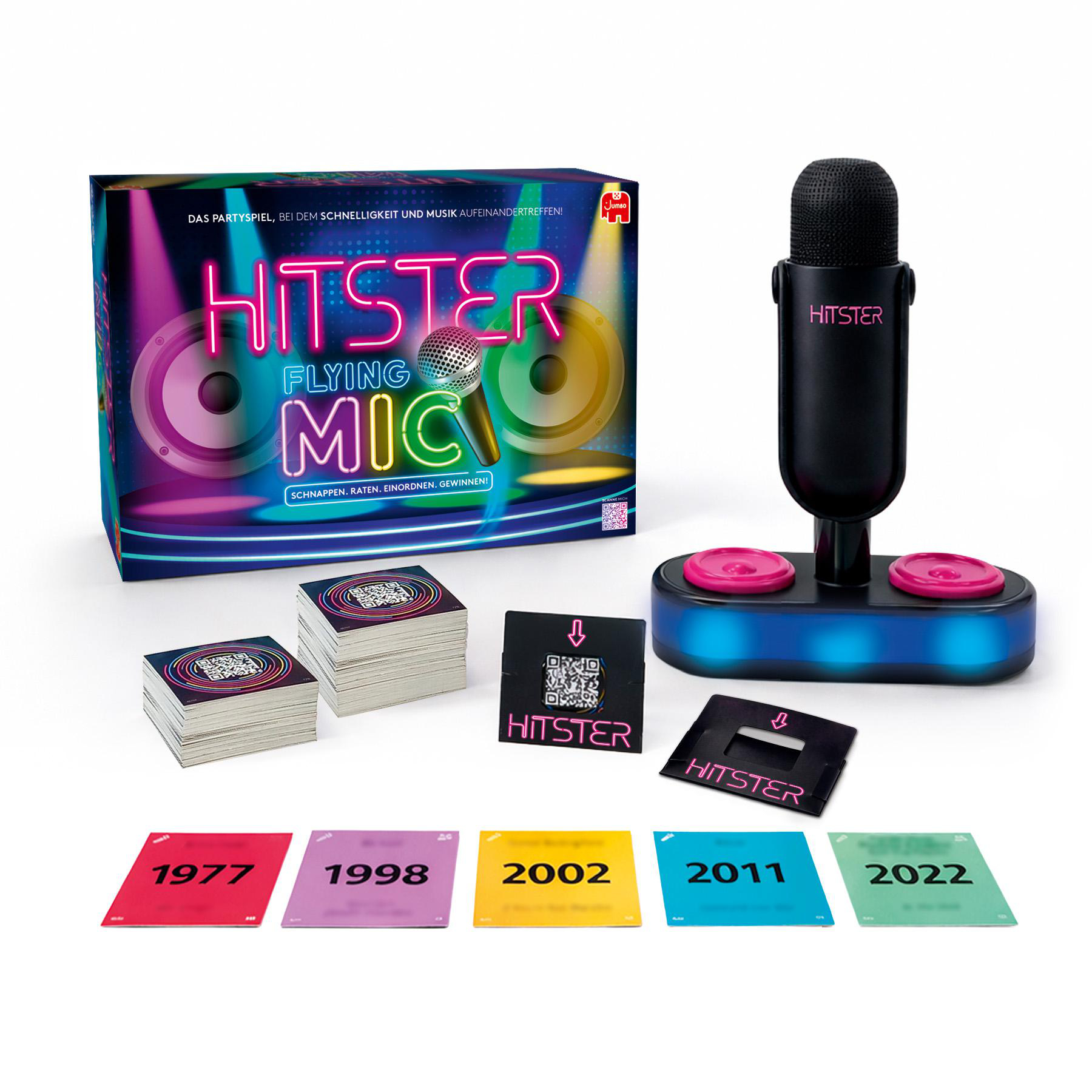 Hitster Flying Mic Partyspiel mit Verpackung, Karten, Mikrofon und Jahreszahlenkarten auf weißem Hintergrund.