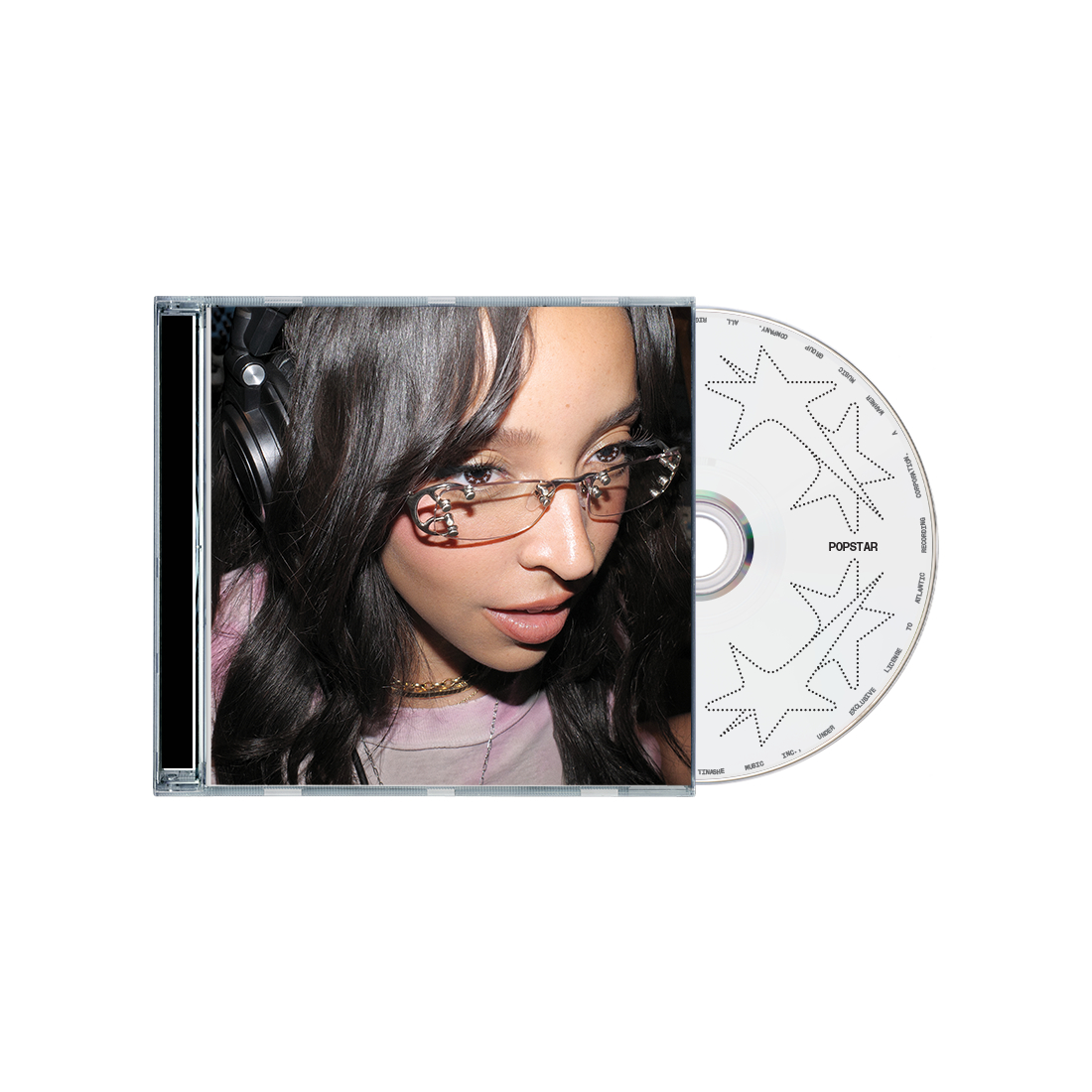 CD-Hülle mit einer dunkelhaarigen Frau mit Kopfhörern und Brille auf dem Cover, daneben eine CD mit Sternenmustern.