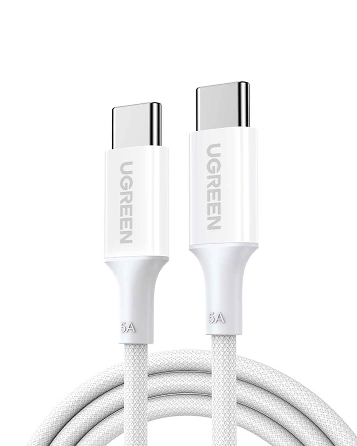 Beyaz arkaplanda 5A işaretli iki beyaz Ugreen USB-C kablosu.