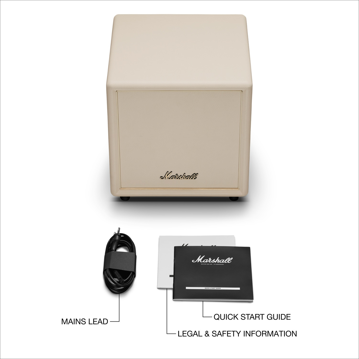 Caisson de basse Marshall beige avec cordon d'alimentation, guide de démarrage et infos de sécurité.