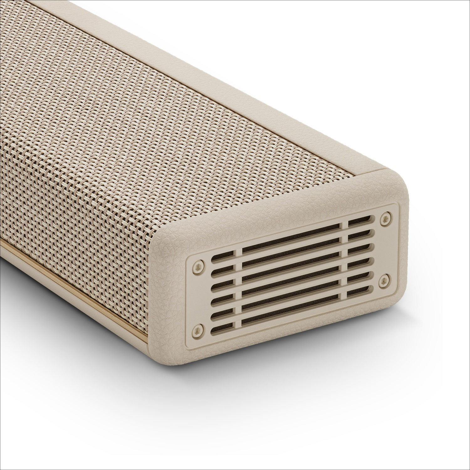 Haut-parleur rectangulaire beige avec grille en tissu et embout rainuré.