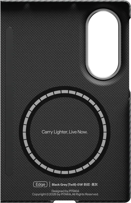 Fekete szénszálas telefontok mágneses gyűrűvel, kimenettel a kamerához és Carry Lighter, Live Now felirattal.