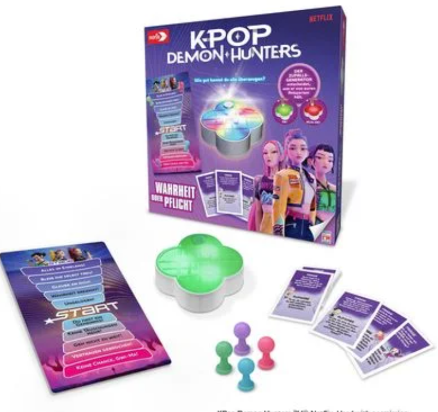 K-Pop Demon Hunters Brettspiel mit Box, Spielbrett, Leuchter, Karten und Figuren.