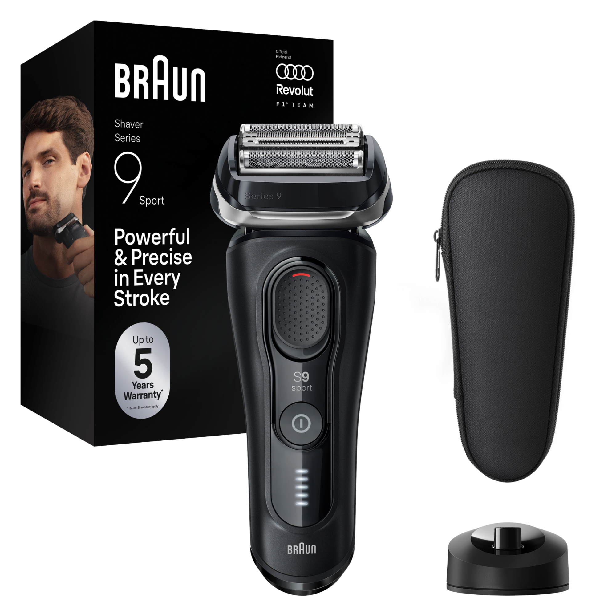 Egy fekete Braun Series 9 borotva dobozzal, tokkal és töltőállvánnyal fehér háttér előtt.