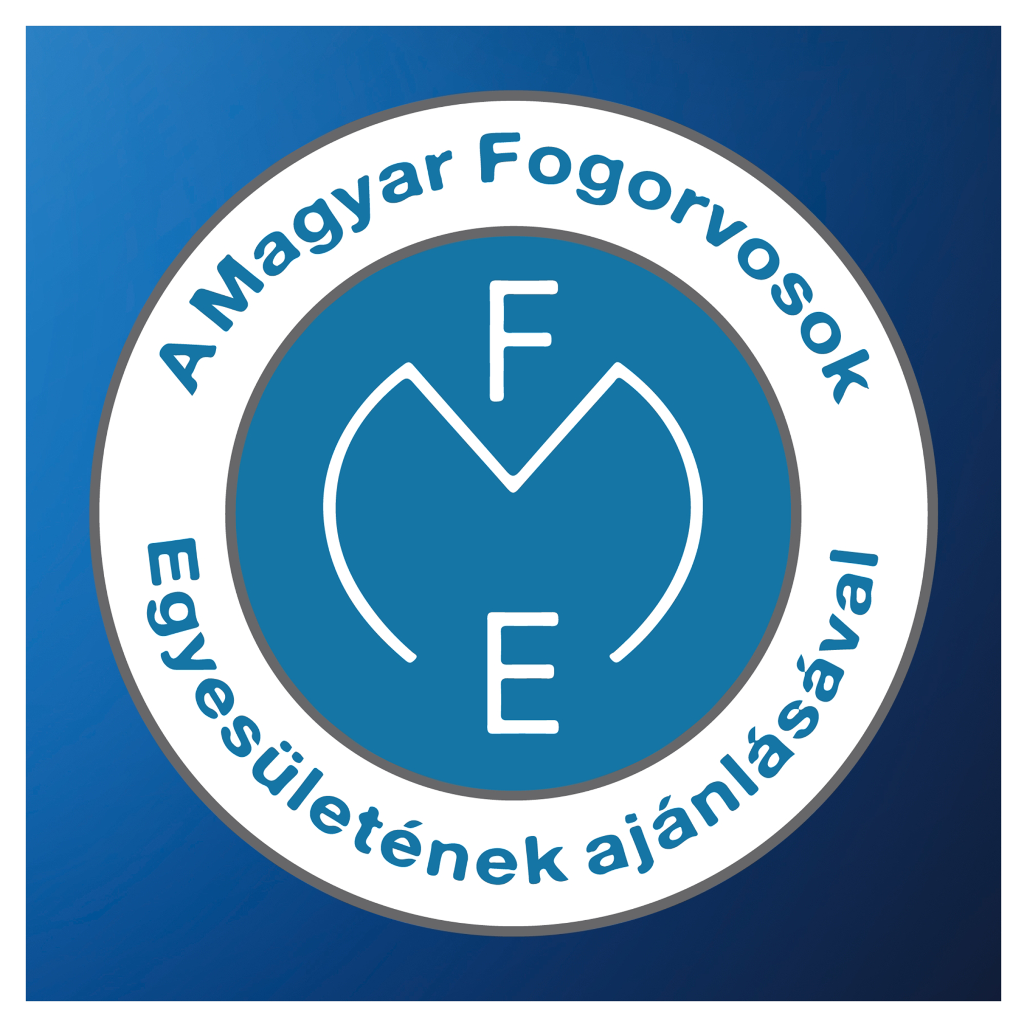 Kék-fehér kör alakú logó magyar szöveggel és középen M, F, E betűkkel.