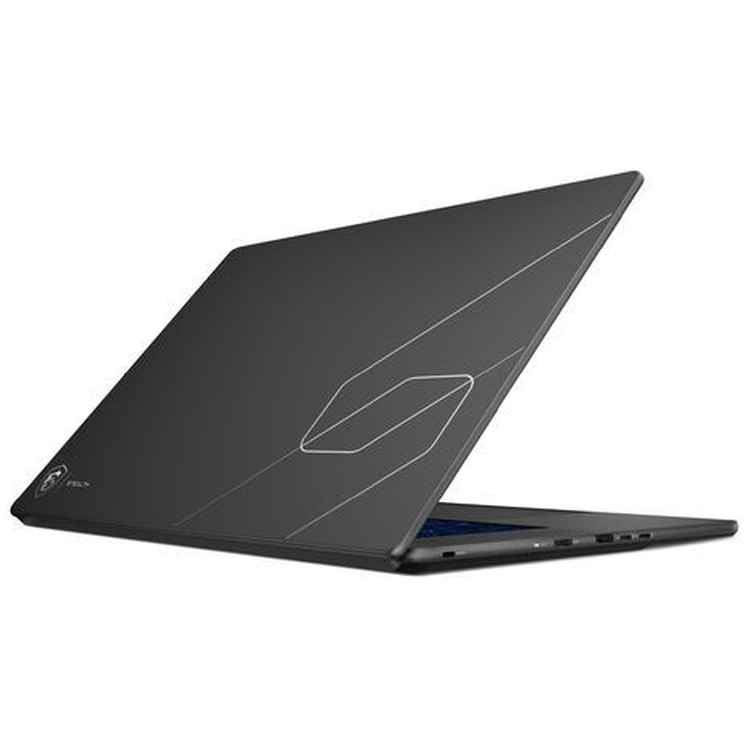 Een gesloten zwarte laptop met een geometrisch ontwerp op het deksel tegen een witte achtergrond.