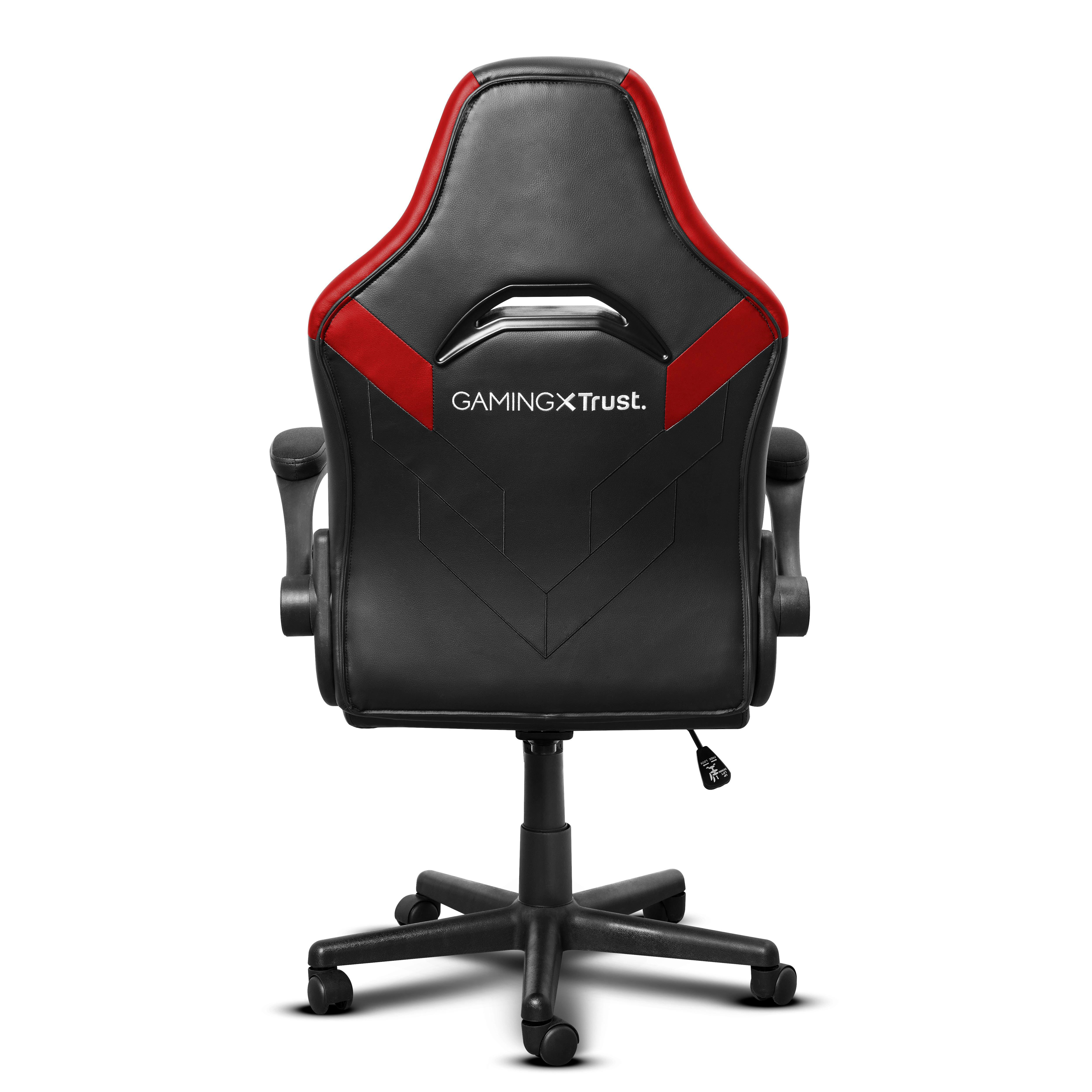 Rückansicht eines schwarz-roten Gaming-Stuhls mit Trust-Logo und Rollen auf weißem Hintergrund.